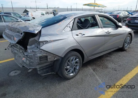 2024 Hyundai Elantra Sel z USA, uszkodzony, nr VIN KMHLM4DG5RU698610